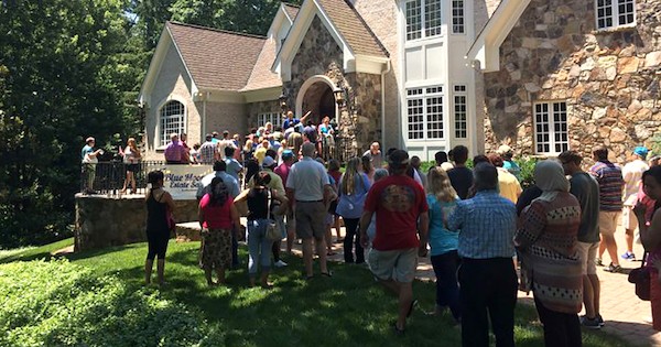 Blue Moon Estate Sales Franchise Awarded in Dallas - IFPG